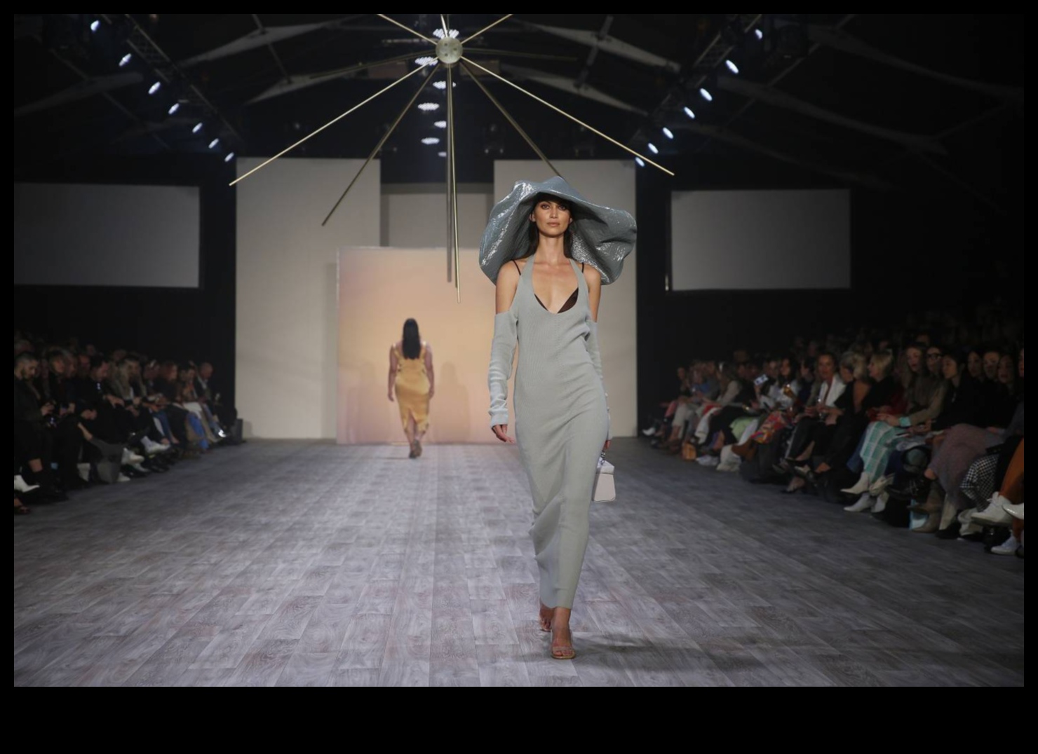 Radiant skrejceļš — Stilīgās izcilības uzmanības centrā 5 Radiant skrejceļš: gozējieties stilīgās izcilības uzmanības centrā