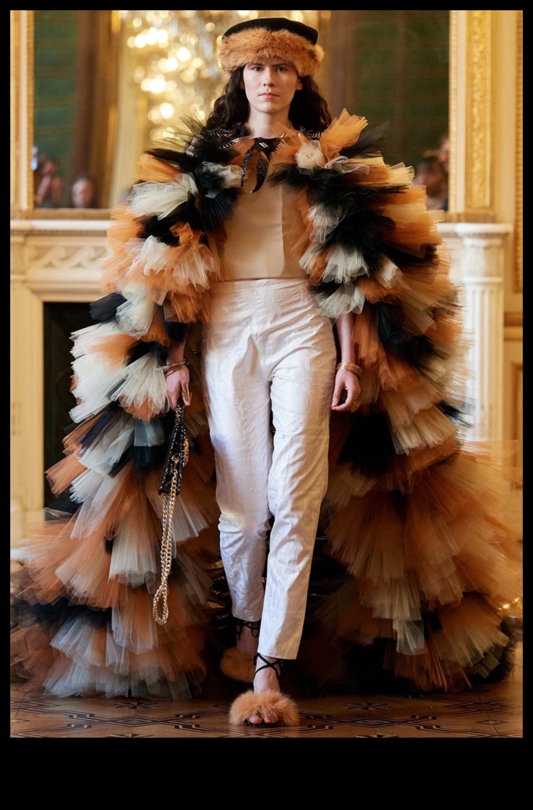 Pilsētas gaismas, modes augstumi planējošs Urban Chic 2 Pilsētas gaismas, modes augstumi: planējošs pilsētas šiks