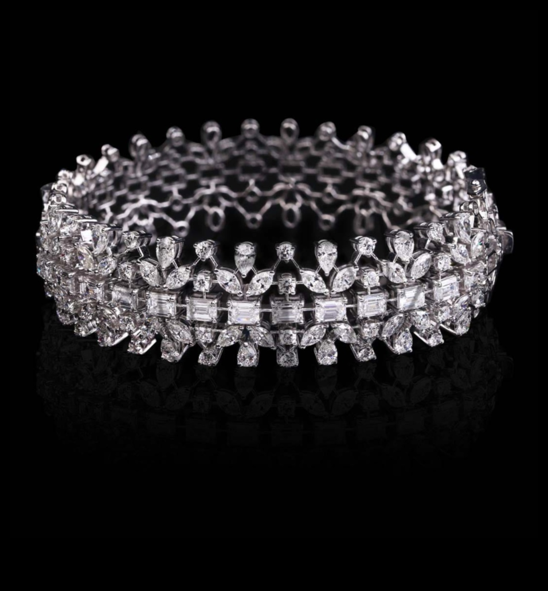 Diamond Dreams Dzirkstoša žilbinošu dimanta aproču kolekcija 1 Dimanta sapņi: mirdziet un spīdiet ar mūsu žilbinošajām dimanta rokassprādzēm