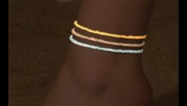 Gaismas saites: savienojiet savu stilu ar kvēlojošām potīšu saitēm