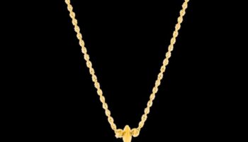 Harmonija zeltā: ietiniet sevi mūsu zelta kaklarotu kolekcijas siltumā