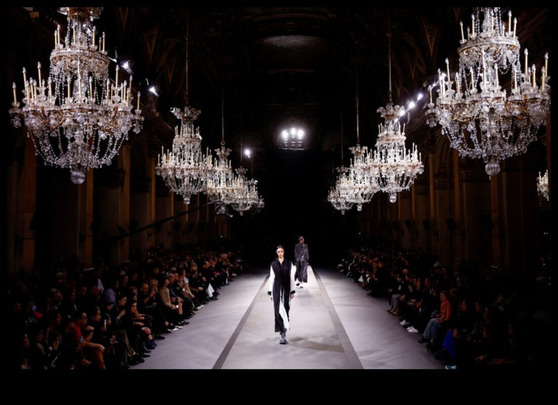 Pilsētas gaismas, skrejceļa naktis: dzirksti pilsētas modes mirdzumā