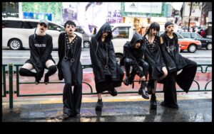 Street Chic Chronicles: Insider's Guide to Urban Modern Fashion