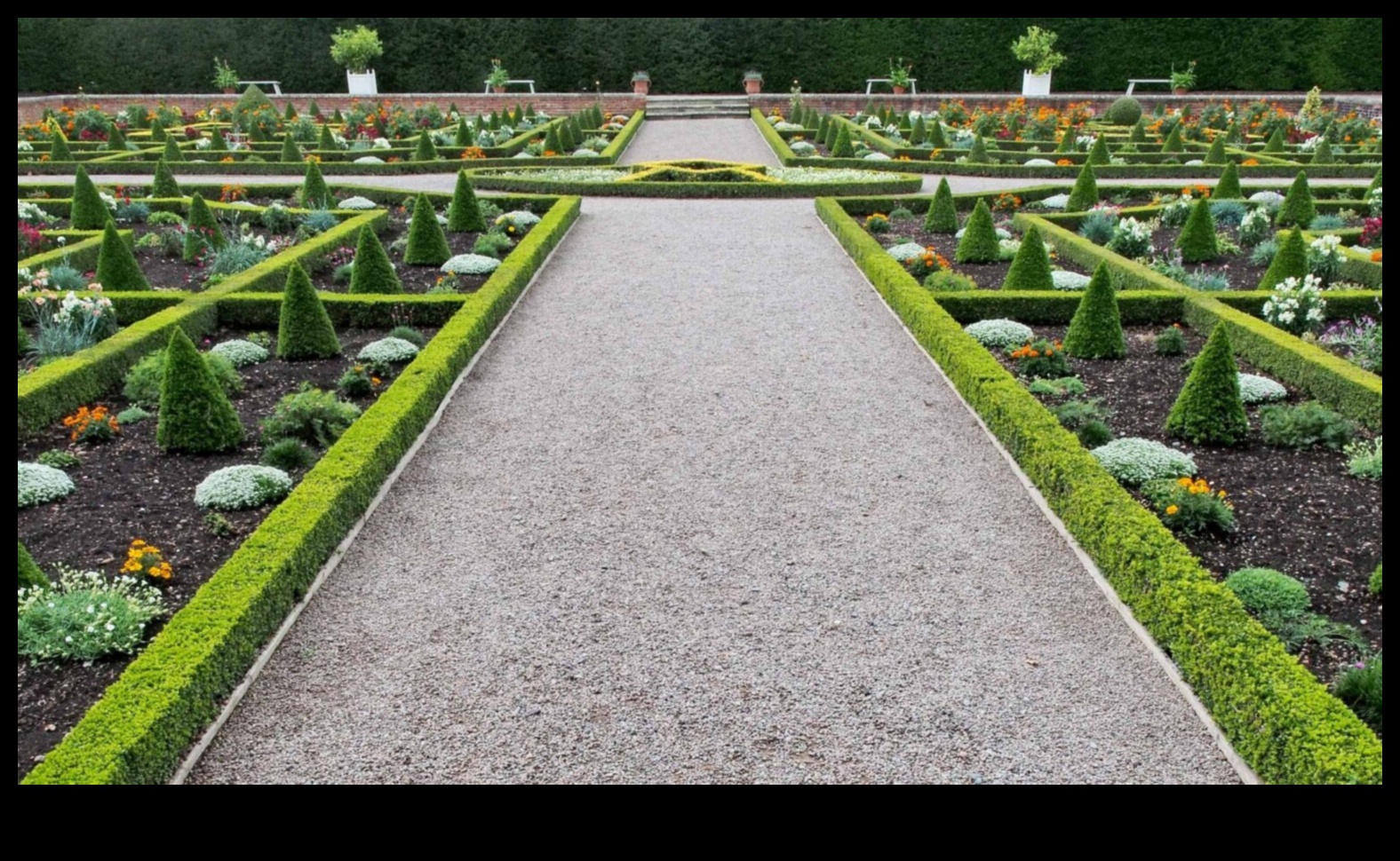 Sudraba dārzs – starojoša miera oāze 1 Sudraba dārzs: uzzied mirdzošā elegance